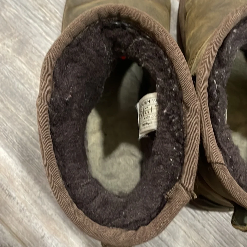 UGG Classic Mini Leather Bomber Boot